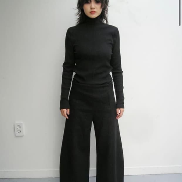 구해요) 에옹쓰 터틀넥 블랙 네이비