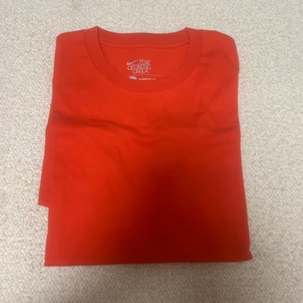 나이키 래드 라운드 반팔티셔츠 100 미사용