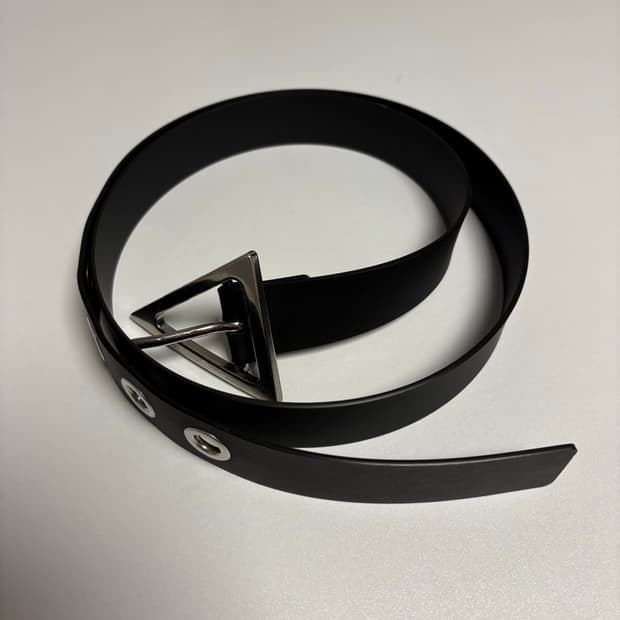 Bottega Veneta 삼각 버클 러버 벨트 32인치