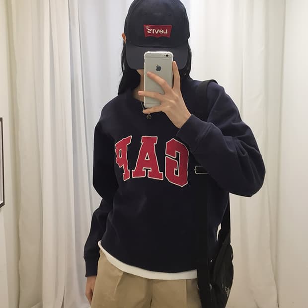 Women GAP Sweatshirt 100