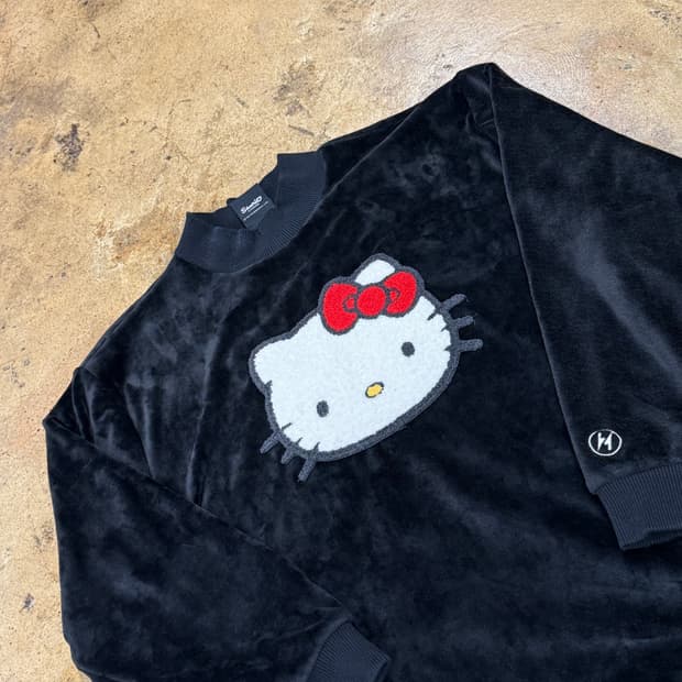 헬로 키티 벨벳 블랙 맨투맨