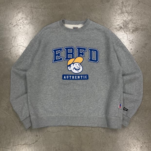 이벳필드 그레이 컬러 빅로고 맨투맨