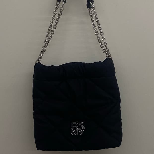 [새상품급미착용] DKNY 퀼팅 체인 숄더 토트백 가방