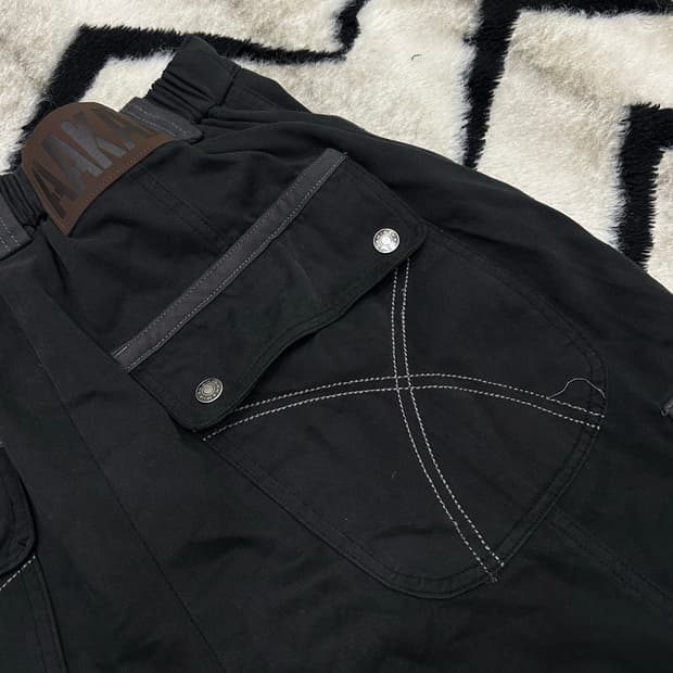 [2]아캄 Knee 핀턱 콘트라스트 카고 팬츠/블랙