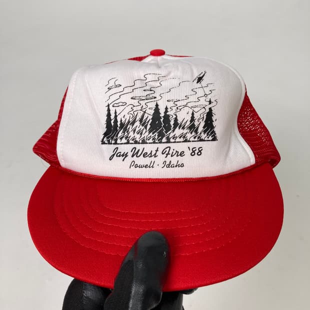 80s Trucker Hat (white/red)