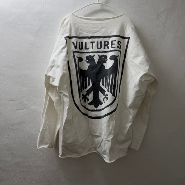 칸예 벌쳐스 롱슬리브