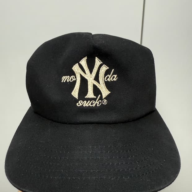 먼데이석 mondaysuck NY 볼캡 판매합니다.