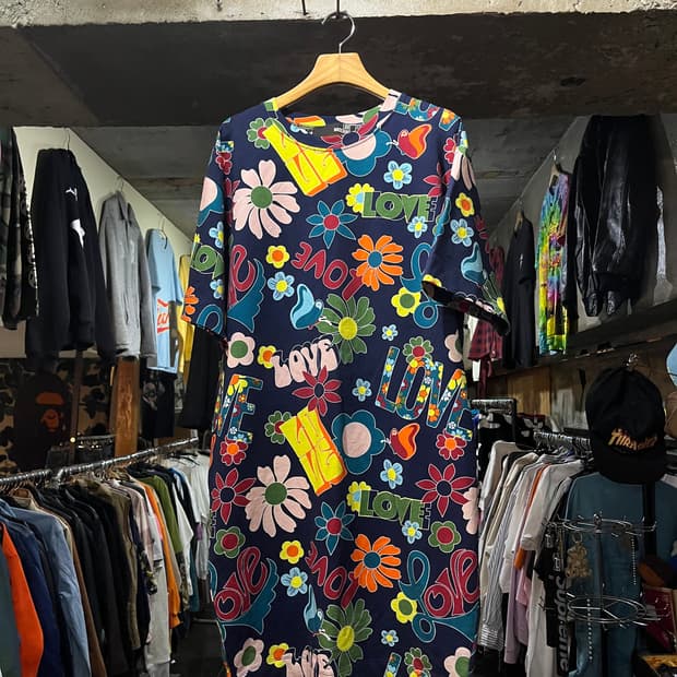 Love Moschino 모스키노 플라워 파워 컬렉션 티셔츠
