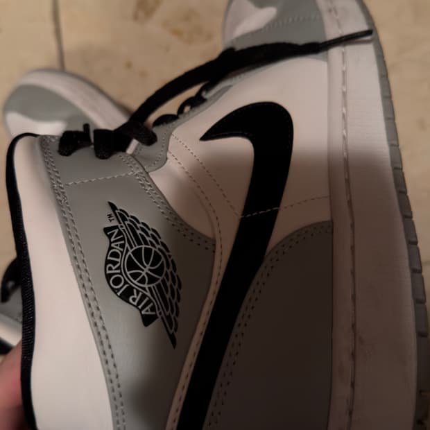 나이키 에어 조던 1 미드 스모크 그레이 uk8