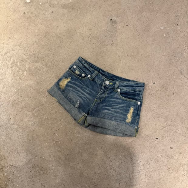 옐로 스티치 데님 숏츠