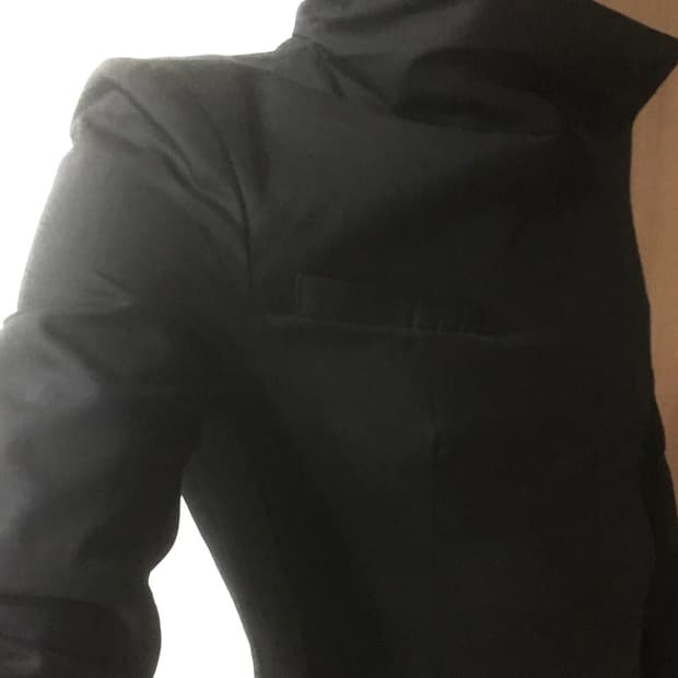 어태치먼트 비대칭 사선 랩 자켓