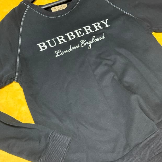 버버리 맨투맨(블랙)