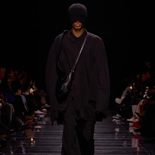 발렌시아가 가드로브 플루이드 블레이저