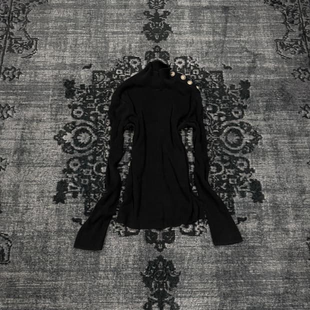 Armani botton structure high neck ribbed