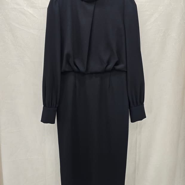 블랙 하이넥 긴팔 원피스