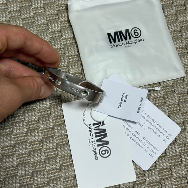(3) MM6 메종 마르지엘라 엠엠식스 컷아웃  디테일 팔찌 실버 