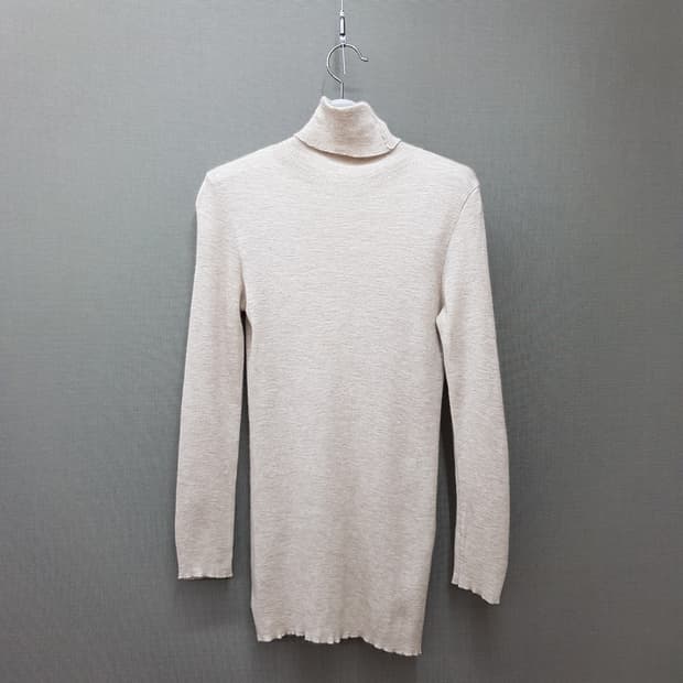 에스막스마라 터틀넥 슬림 니트 S사이즈