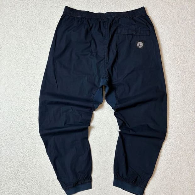 스톤아일랜드 피그먼트 코튼 스트레이트 팬츠 PN7030