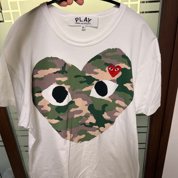 꼼데 하트 카모 반팔