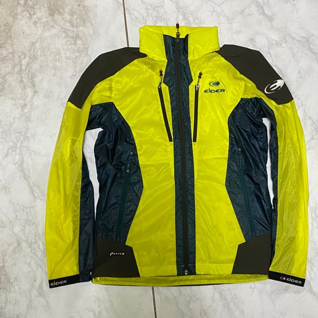 아이더 얇은 바람막이 자켓 95 사이즈