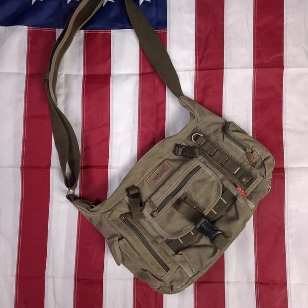 새제품급 오리지날 디젤 밀리터리  크로스백