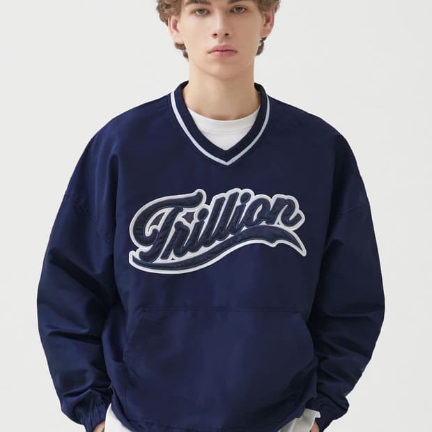 트릴리온 24f/w trillion 빅로고 웜업(네이비) 맨투맨