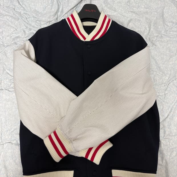 stu 25ss 바시티 자켓 L사이즈 판매합니다.