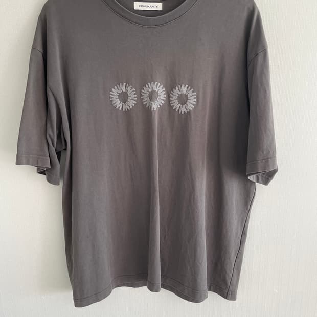 999휴머니티 EVD 로고 하프 티셔츠 (차콜)  