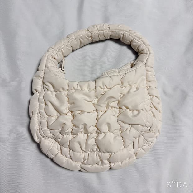 COS 코스 마이크로 퀄팅백 구름백