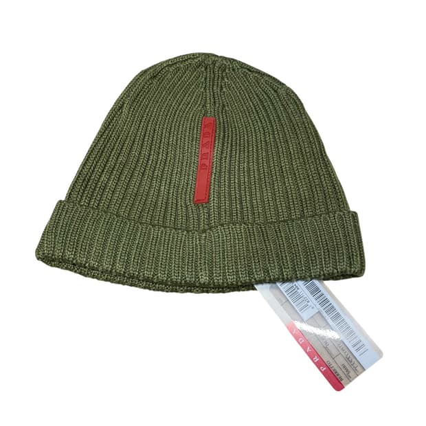 프라다 스포츠 레드 탭 비니 올리브 (미착용 새상품)