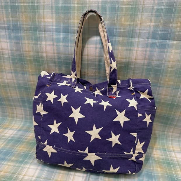 star-patterned shoulder bag