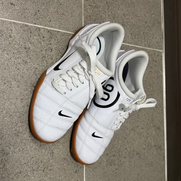 나이키 토탈90 메탈릭화이트