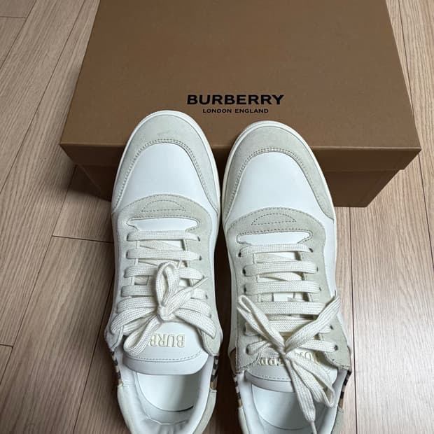 Burberry 로우탑 스니커즈 270