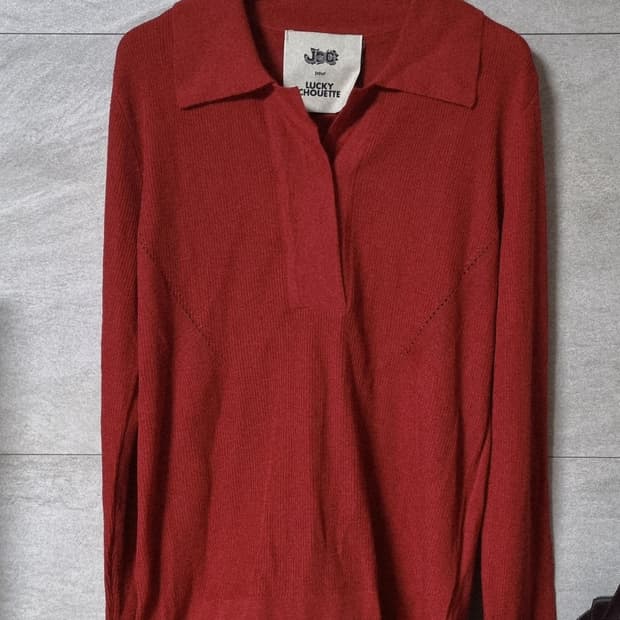 새상품)  럭키슈에뜨 카라넥 스웨터 