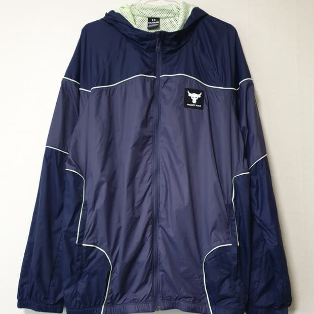 언더아머 바람막이 2XL 사이즈