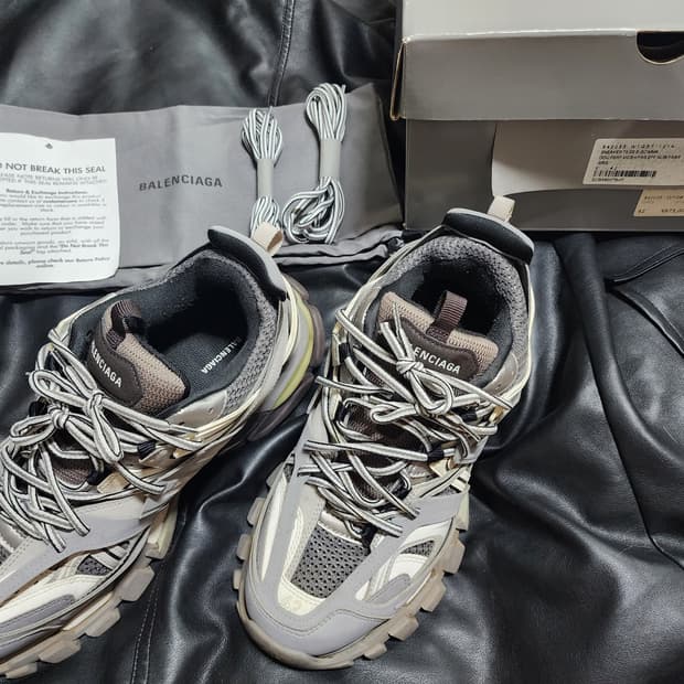 발렌시아가 트랙슈즈 42 265 270 275