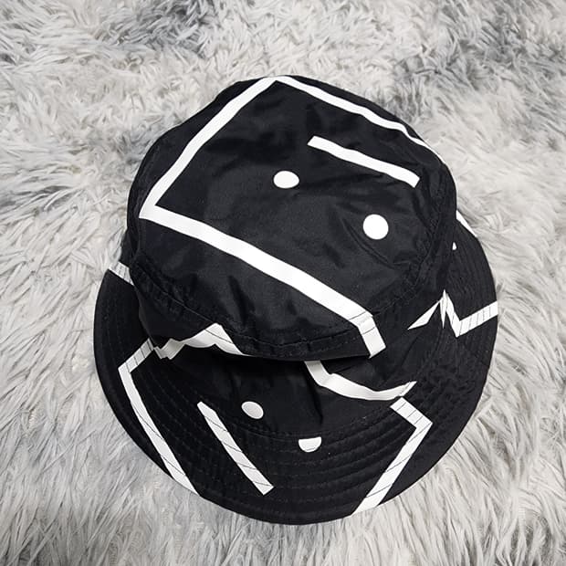 [F] 아크네 스튜디오 페이스 모티브 버킷햇