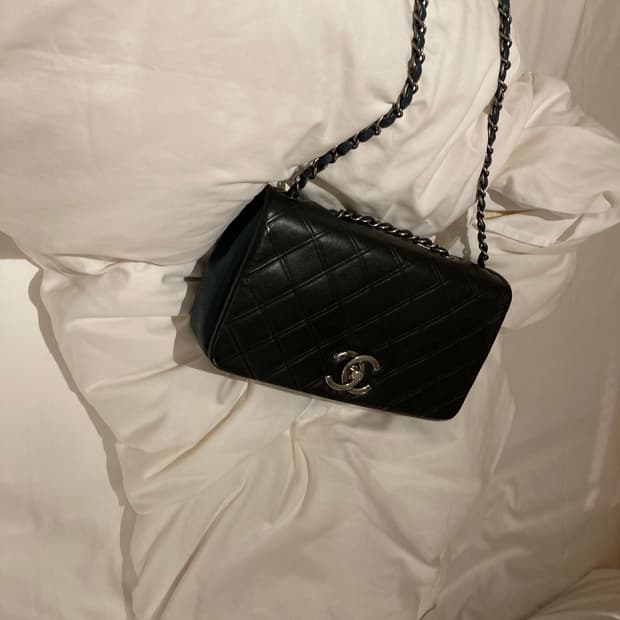 샤넬 클래식 플랩백 블랙 블루 램스킨 은장