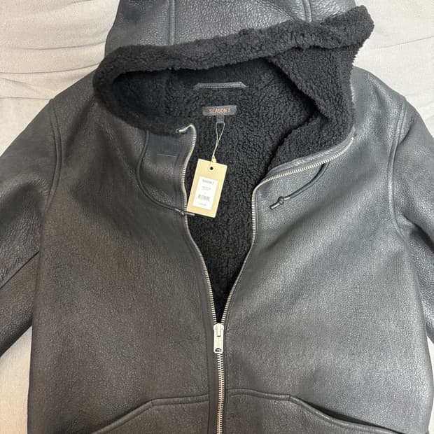 이지 시즌3 무스탕 오닉스 블랙 S사이즈