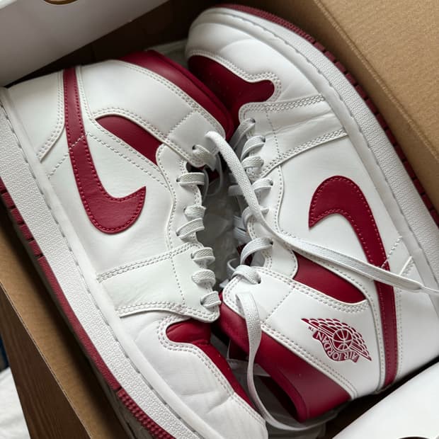 나이키 조던1 미드 챔피언쉽 레드 270사이즈