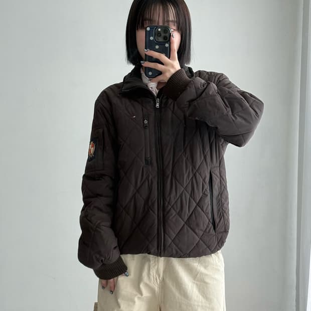 타미힐피거 브라운 퀄팅 경량패딩
