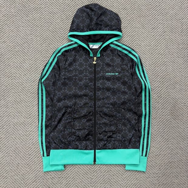 아디다스 멀티로고 윈드브레이커 v2471