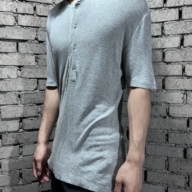 아르마니 립 헨리넥 티셔츠