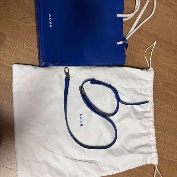 아더에러 쇼퍼백 초판