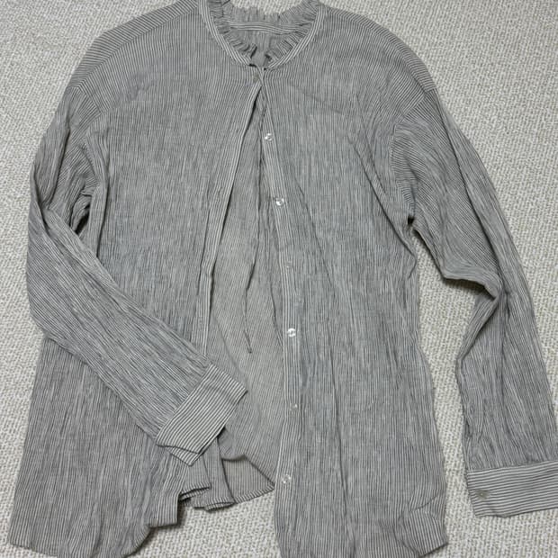 스트라이프 프릴 넥 블라우스