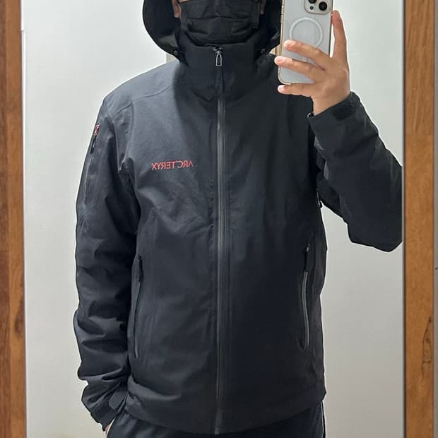 아크테릭스 Arc'teryx 고어텍스 다운 점퍼 블랙