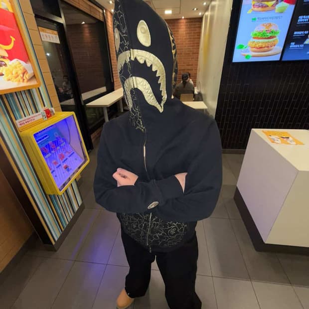 베이프 23주년 금장 후드집업 교신