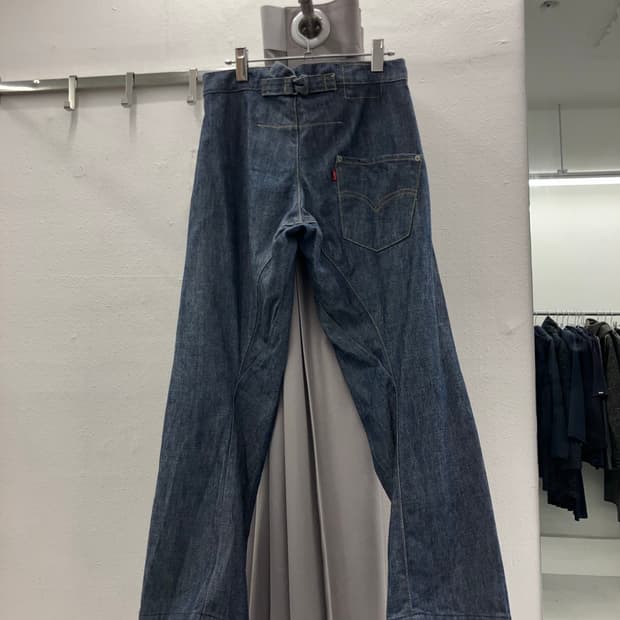 리바이스 신치백 엔지니어드진 