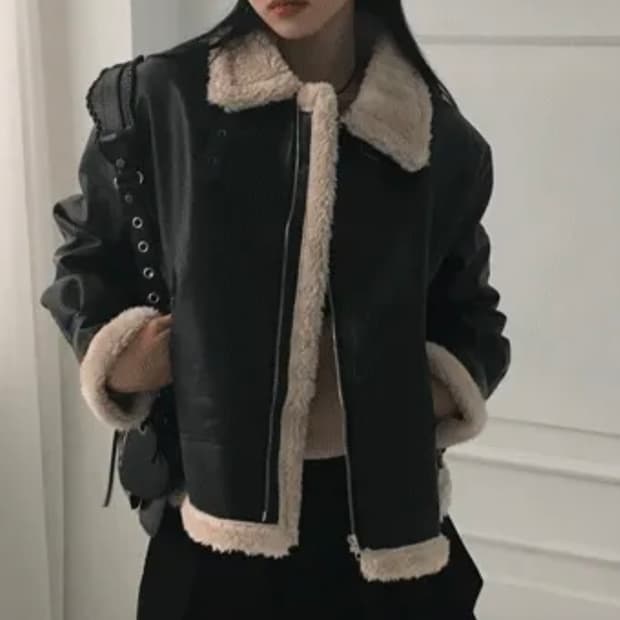 핀터 버클 하이넥 레더 무스탕