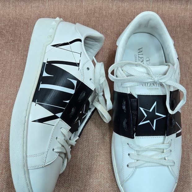 발렌티노 정품 250mm-  화이트 스니커즈 블랙 로고/스화이트 컬러 타